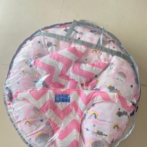 Kasur Bayi Sofa Lounger 2-in-1 Premium – Paket Lengkap Bantal Peyang & Safety Belt